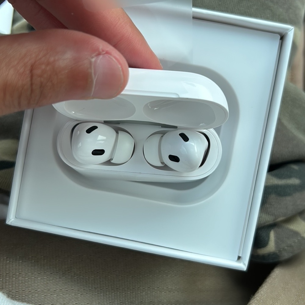 Apple AirPods Pros ( 2nd Gen. )